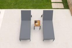 OUTFLEXX 2er-Set Rollliege, Silber, Edelstahl/Teak, 212x71x36 Cm, Mit Beistelltisch 45x45cm -Gartenmöbel Geschäft 14170 3 CGI.jpg