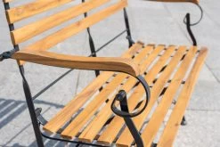 OUTFLEXX Sitzgruppe, Natur/schwarz, Stahl/FSC-Akazienholz, 120x80 Cm, 2 Klappstühle, 2-Sitzer Bank, Pulverbeschichtet, Geölt -Gartenmöbel Geschäft 23884 06.jpg