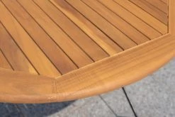 OUTFLEXX Sitzgruppe, Natur/schwarz, Stahl/FSC-Akazienholz, Ø 90 Cm, 2 Klappstühle Mit Armlehnen, Pulverbeschichtet, Geölt -Gartenmöbel Geschäft 23888 08.jpg