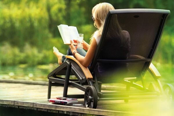 HARTMAN Da Vinci Gartenliege, Xerix/anthrazit, Alu/Textilene, 170 X 82 X 30 Cm, Mit FSC-Teak-Armlehnen 6 HARTMAN Da Vinci Gartenliege, Xerix/anthrazit, Alu/Textilene, 170 X 82 X 30 Cm, Mit FSC-Teak-Armlehnen – Bild 4