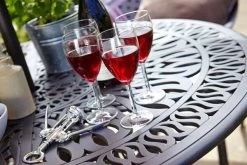 HARTMAN Amalfi Bistro-Set, Bronze, Alu-Guss, Ø62cm, 2 Sessel Inkl. Wendekissen -Gartenmöbel Geschäft 6 18972.jpg