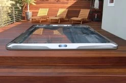 Outtech Steel Art Cetus Whirlpool, Grau/schwarz, 228x214x93 Cm / 1000L, 4 Pers., LED Corner Light, LCD Balboa Anzeige, WIFI READY 23 Outtech Steel Art Cetus Whirlpool, Grau/schwarz, 228x214x93 Cm / 1000L, 4 Pers., LED Corner Light, LCD Balboa Anzeige, WIFI READY -Gartenmöbel Geschäft 7 21290.jpg